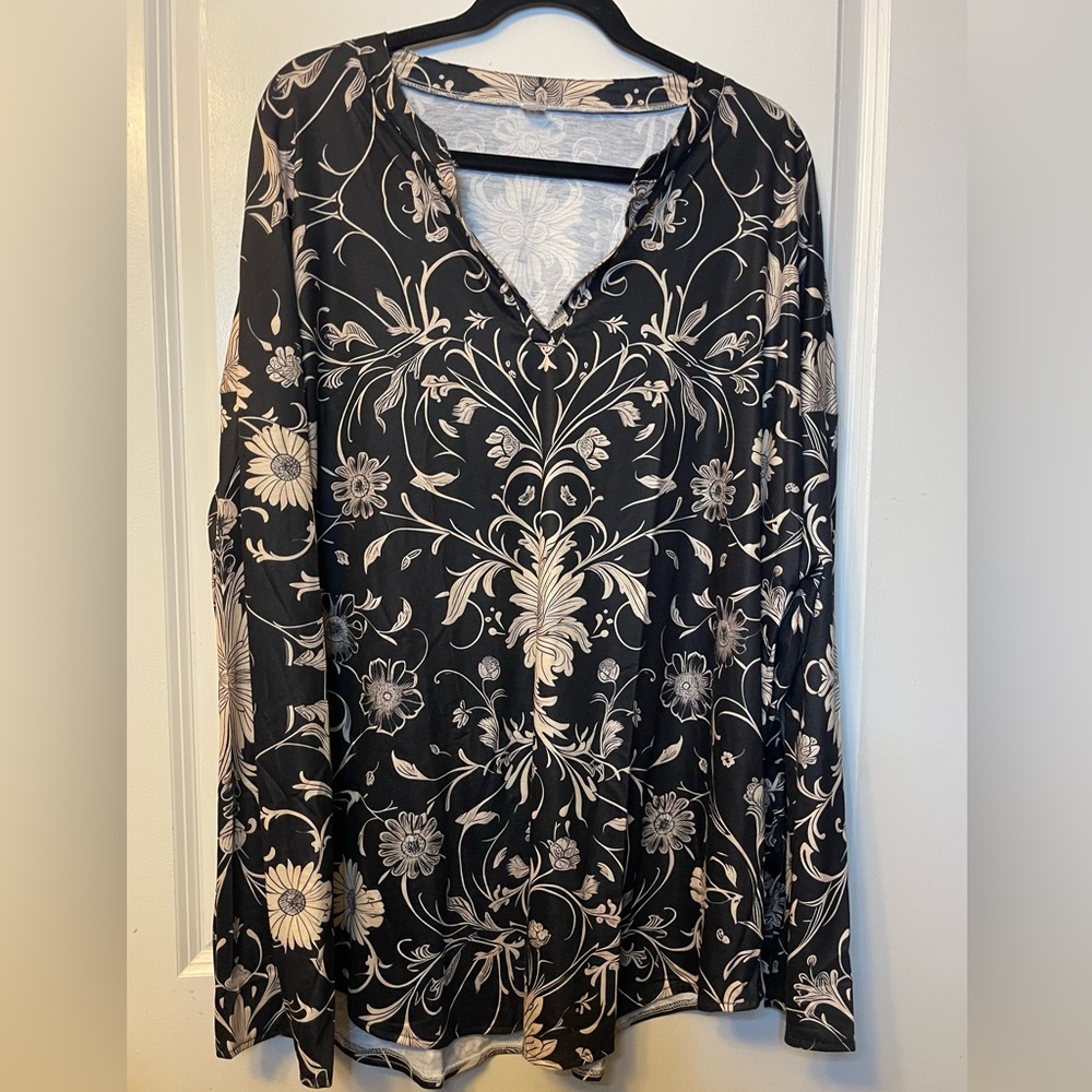 Source Unknown Black and Cream Floral Blouse